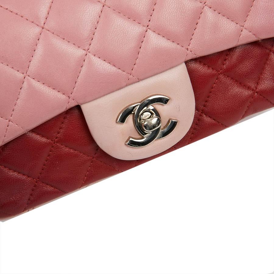 CHANEL Zeitlose Mini-Tasche aus dreifarbigem rosa und rotem Lammleder 1
