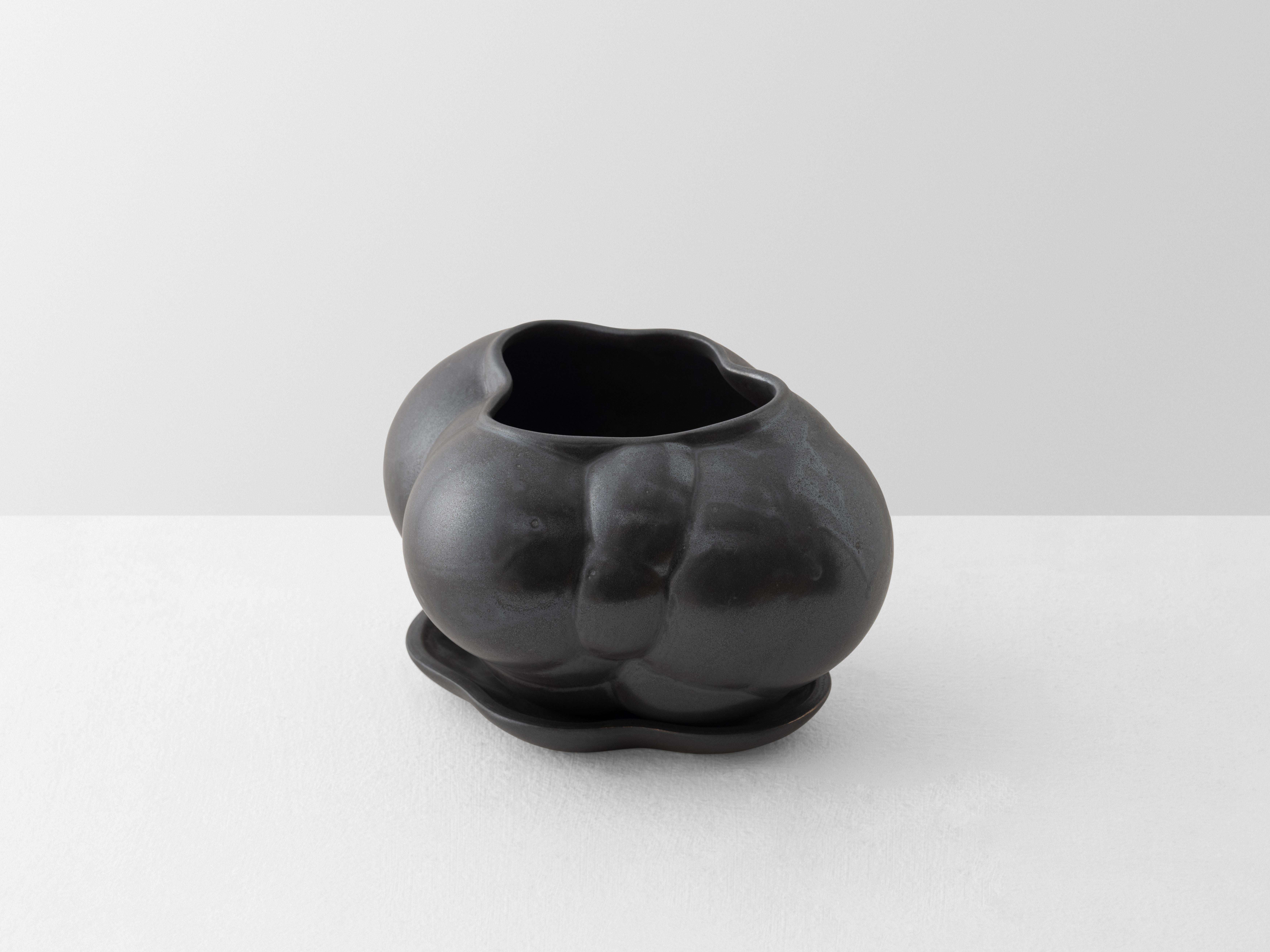 Mini Charcoal Botryoidal Planter by Forma Rosa Studio In New Condition For Sale In Geneve, CH