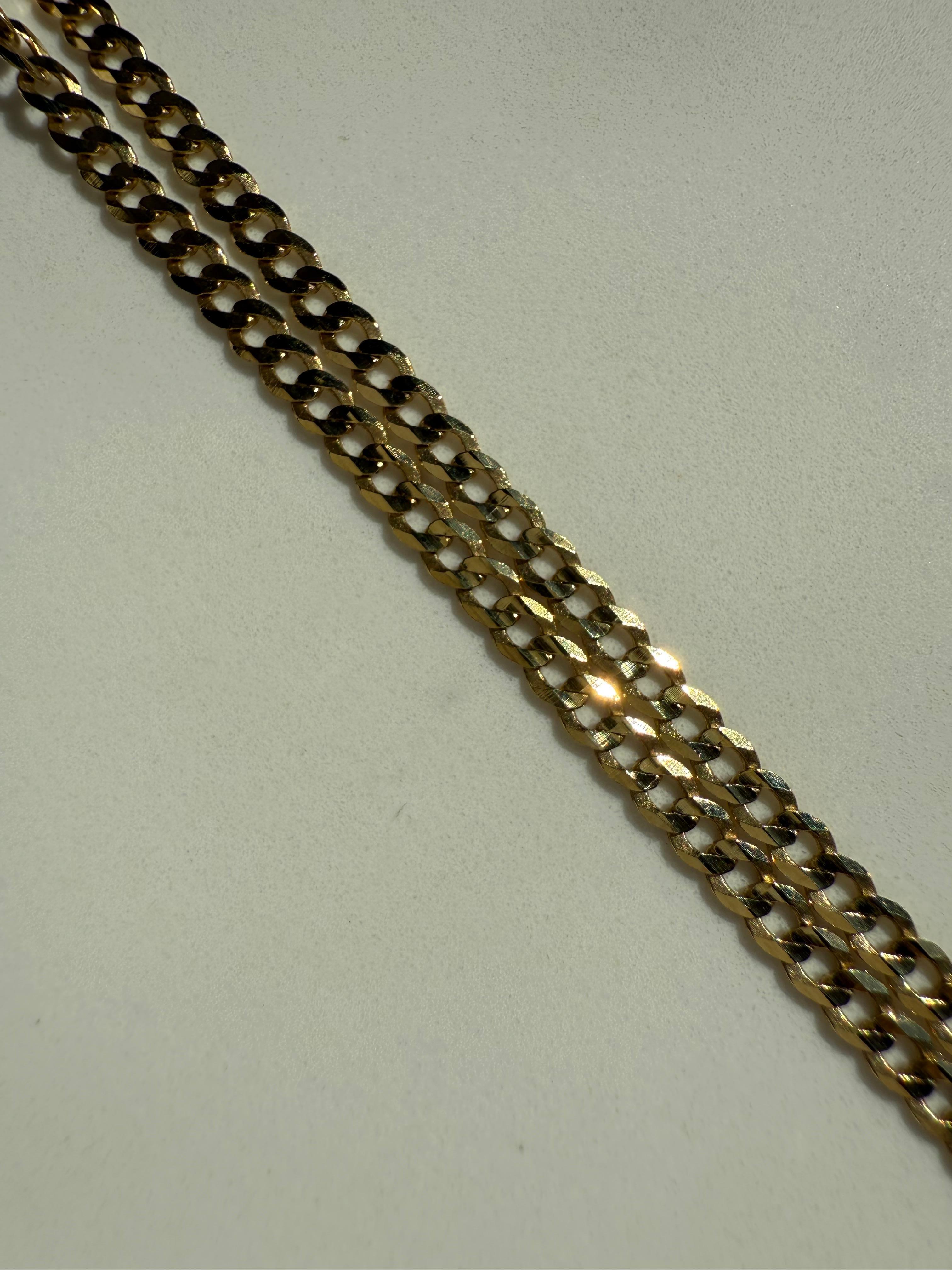 Mini catena cubana in oro giallo 14K con disco di lettere con diamante e porta charme a clip. in vendita 1