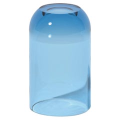 Tavolino Dew Drop in blu Egeo, resina traslucida, di Ian Cochran