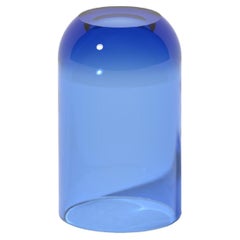 Mini table d'appoint Dew Drop en bleu audacieux, résine translucide, par Ian Cochran