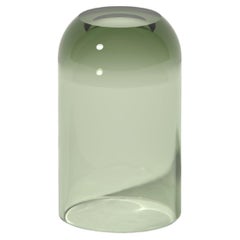 Mini table d'appoint Dew Drop en Deep Olive, résine translucide, par Ian Cochran