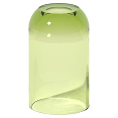 Mini tavolino Dew Drop in resina traslucida verde, di Ian Cochran
