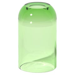 Mini table d'appoint Dew Drop en vert Mante, résine translucide, par Ian Cochran