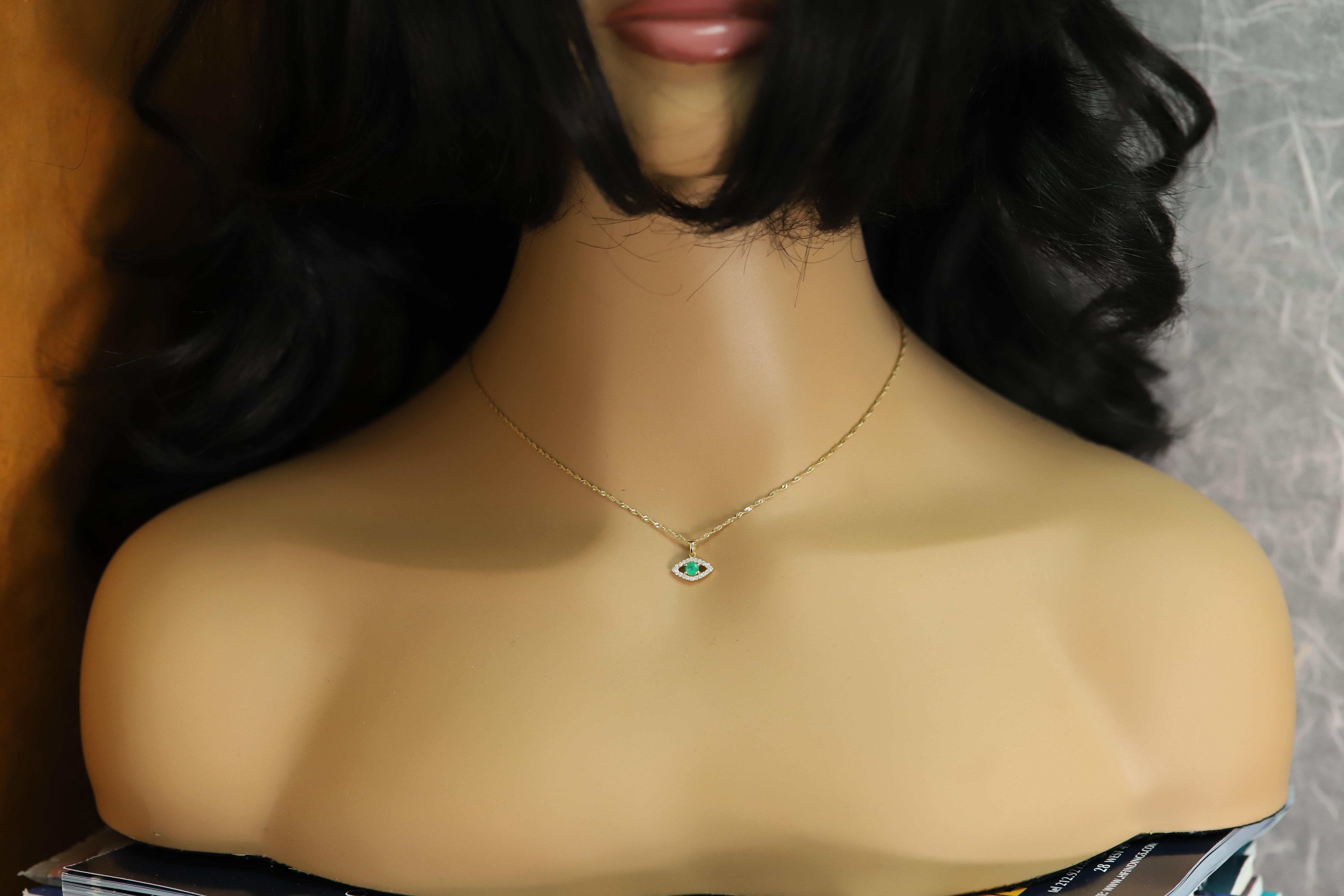 Mini-Diamant Evil Eye 14 Karat Gelbgold mit natürlichem grünem Smaragd in der Mitte im Angebot 4