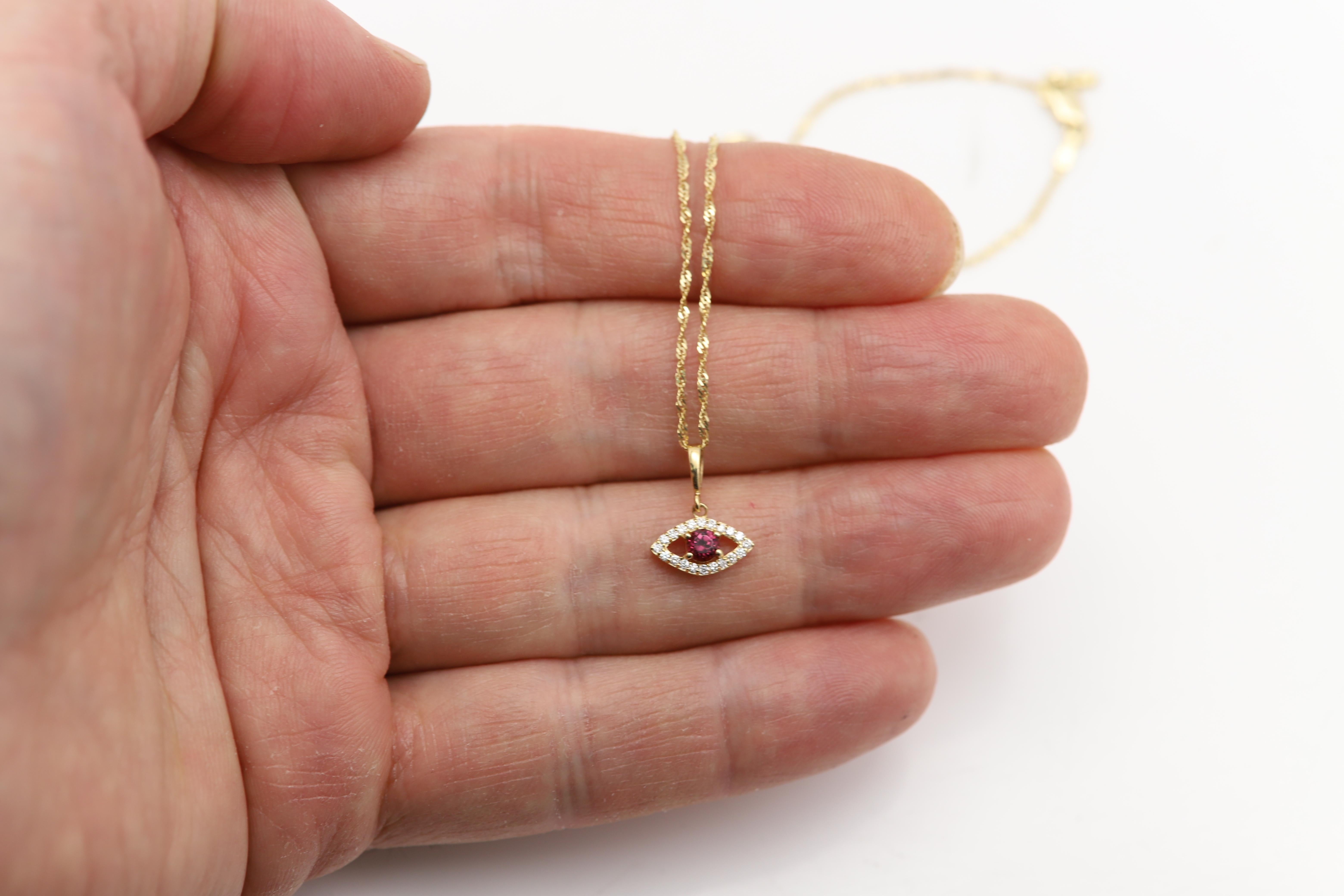 Mini Diamante Mal de Ojo Oro Amarillo 14 Kilates con Centro Rodolita Natural en venta 3