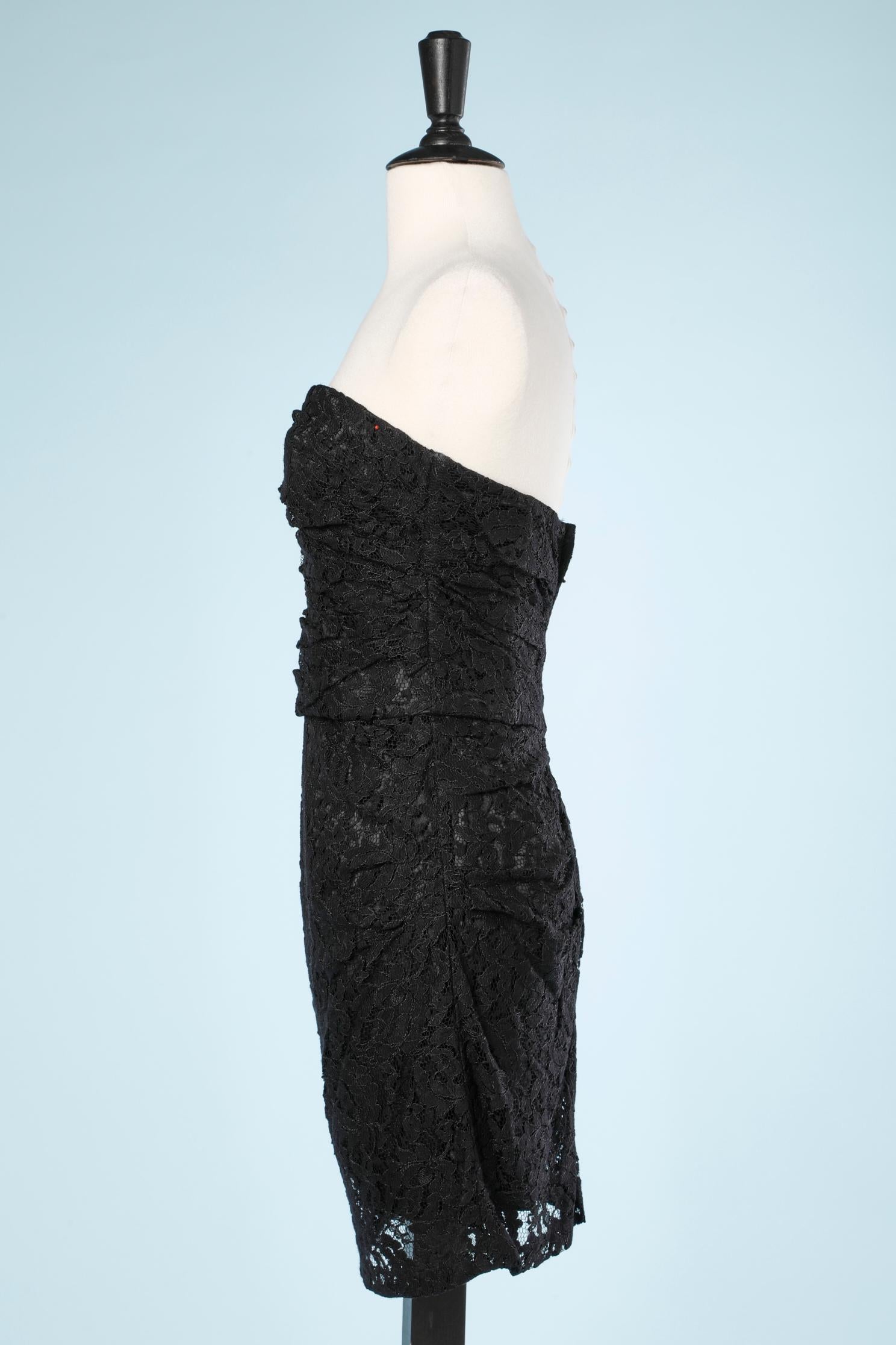 Dolce & Gabbana - Mini robe bustier en dentelle noire Pour femmes en vente