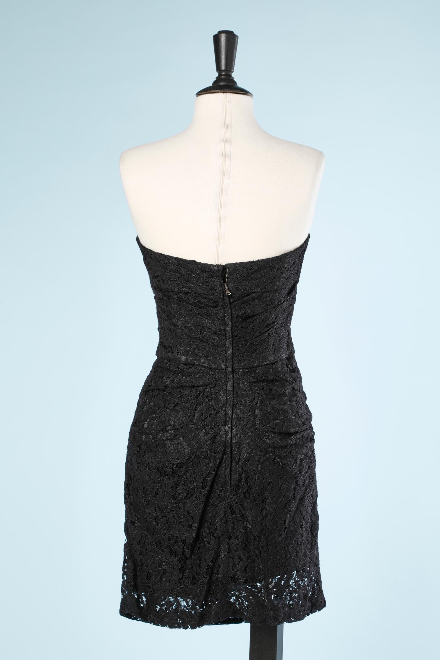 Dolce & Gabbana - Mini robe bustier en dentelle noire en vente 1