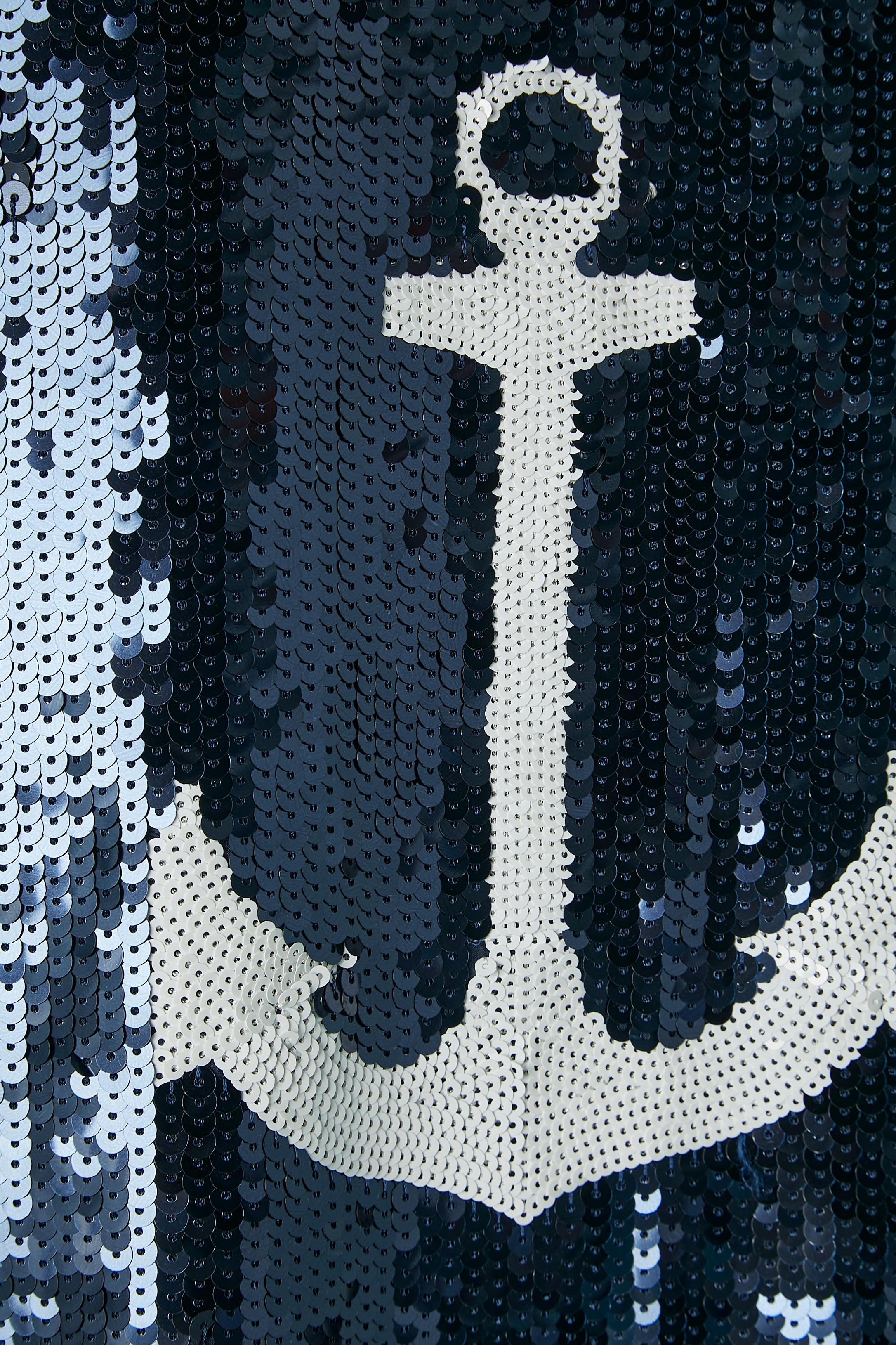 Mini robe bleue à sequins avec motif d'ancre et bord inférieur plissé D&G  Pour femmes en vente