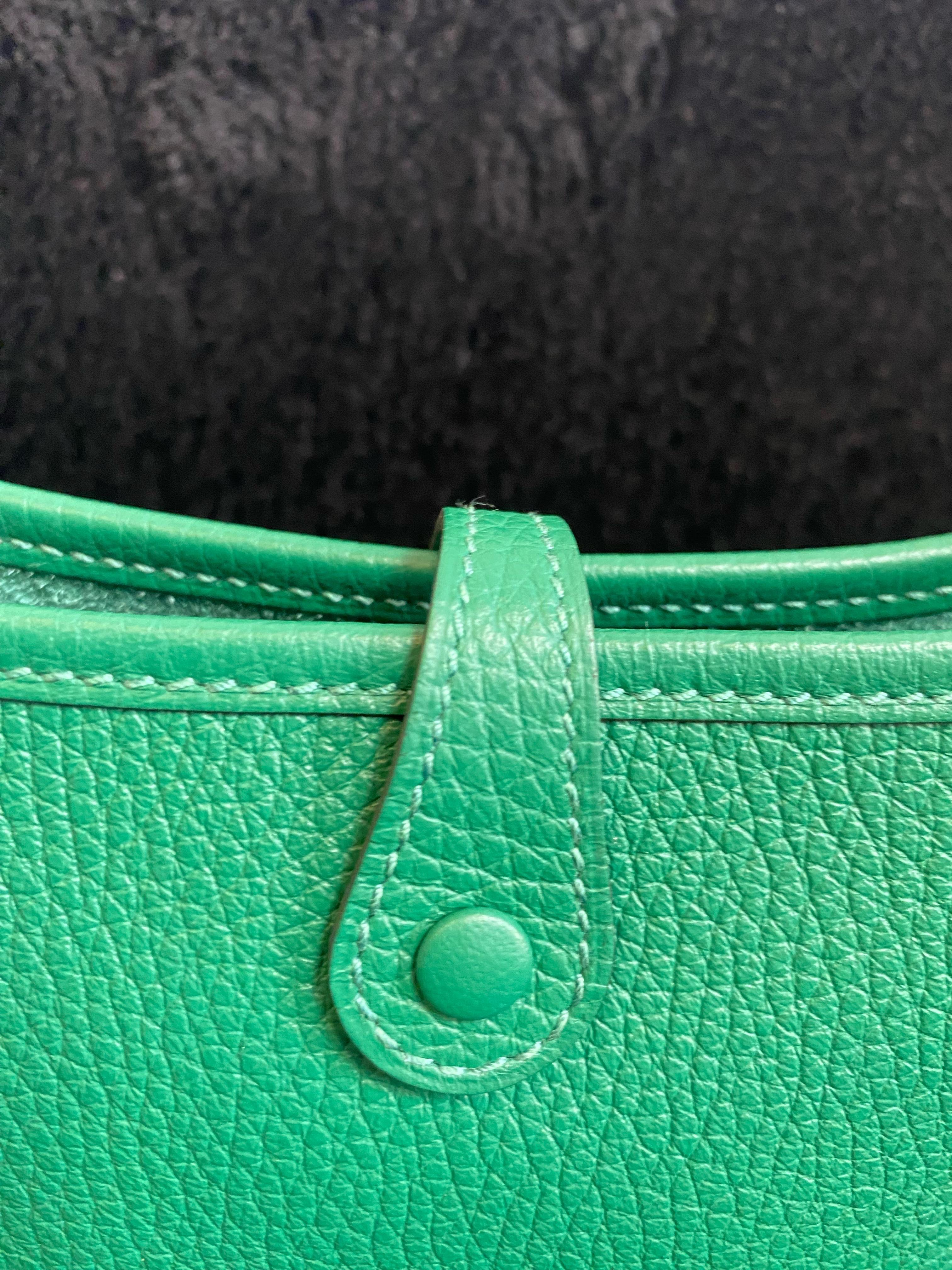 Hermès Tasche Mini Evelyne. (Blau) im Angebot