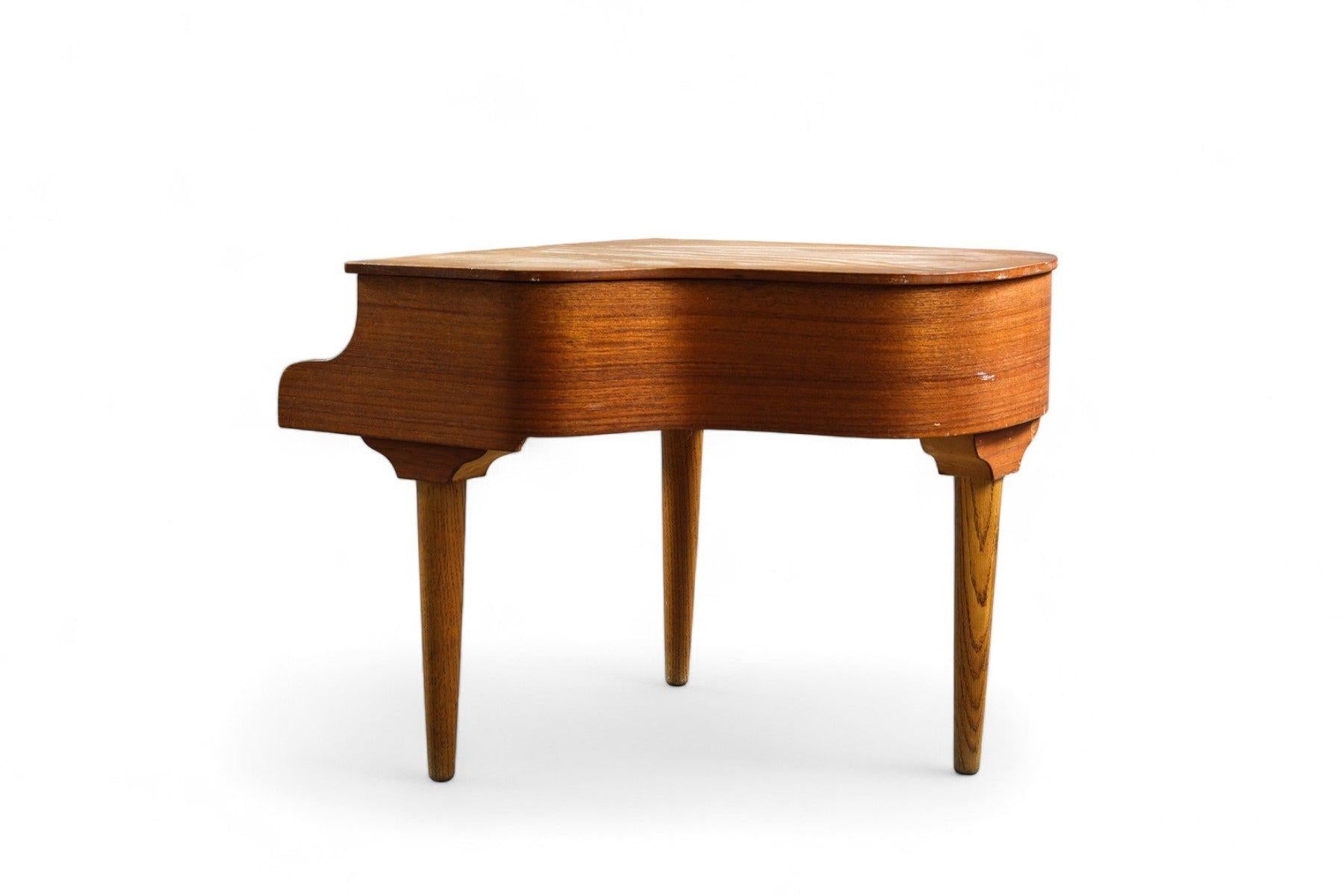 Mid-Century Modern Boîte à bijoux pour mini piano à queue en teck en vente