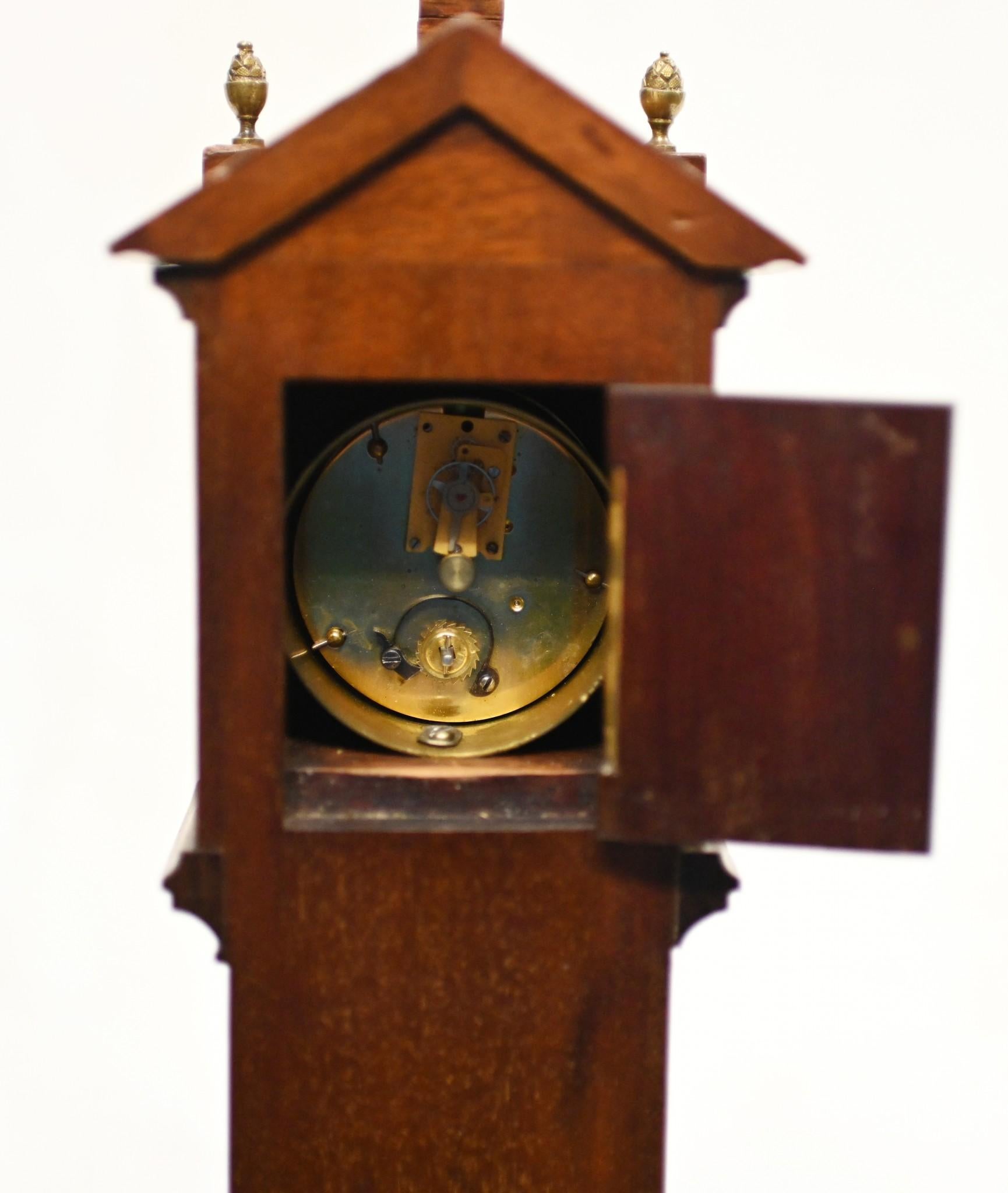 Mini-Grandfather-Uhr Apprentice-Stück 1890 Sheraton (Spätes 19. Jahrhundert) im Angebot