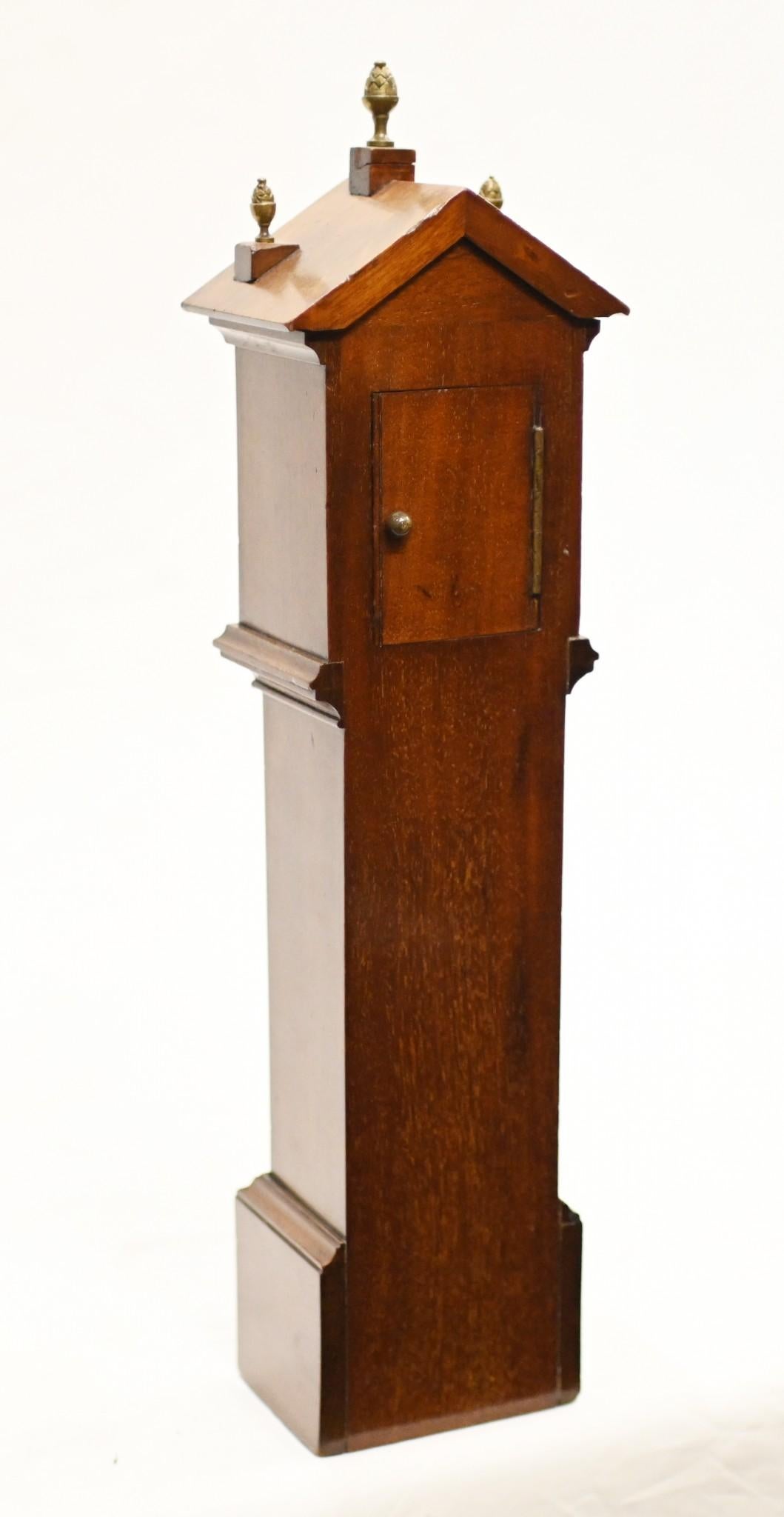 Mini-Grandfather-Uhr Apprentice-Stück 1890 Sheraton im Angebot 2