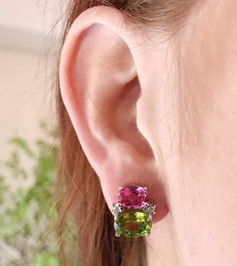 Mini boucles d'oreilles Gum Drop avec péridots, topaze bleue et diamants Pour femmes en vente