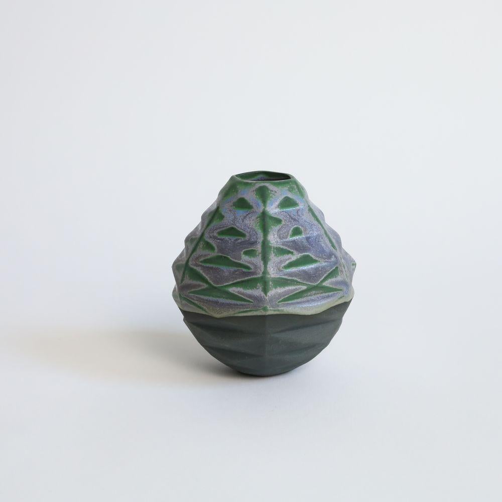 Mini Hex Patterned Vessel in Nebula In New Condition For Sale In Brooklyn, NY