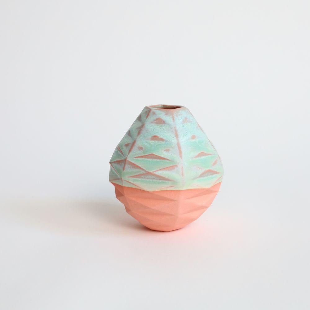 Mini Hex Patterned Vessel in Strawberry Pistachio
Indulge in the sweet intricacy of our Mini Hex Patterned Vessel inspired by the juicy round shape of an apple! These beauties are a true testament to captivating patterns that occur