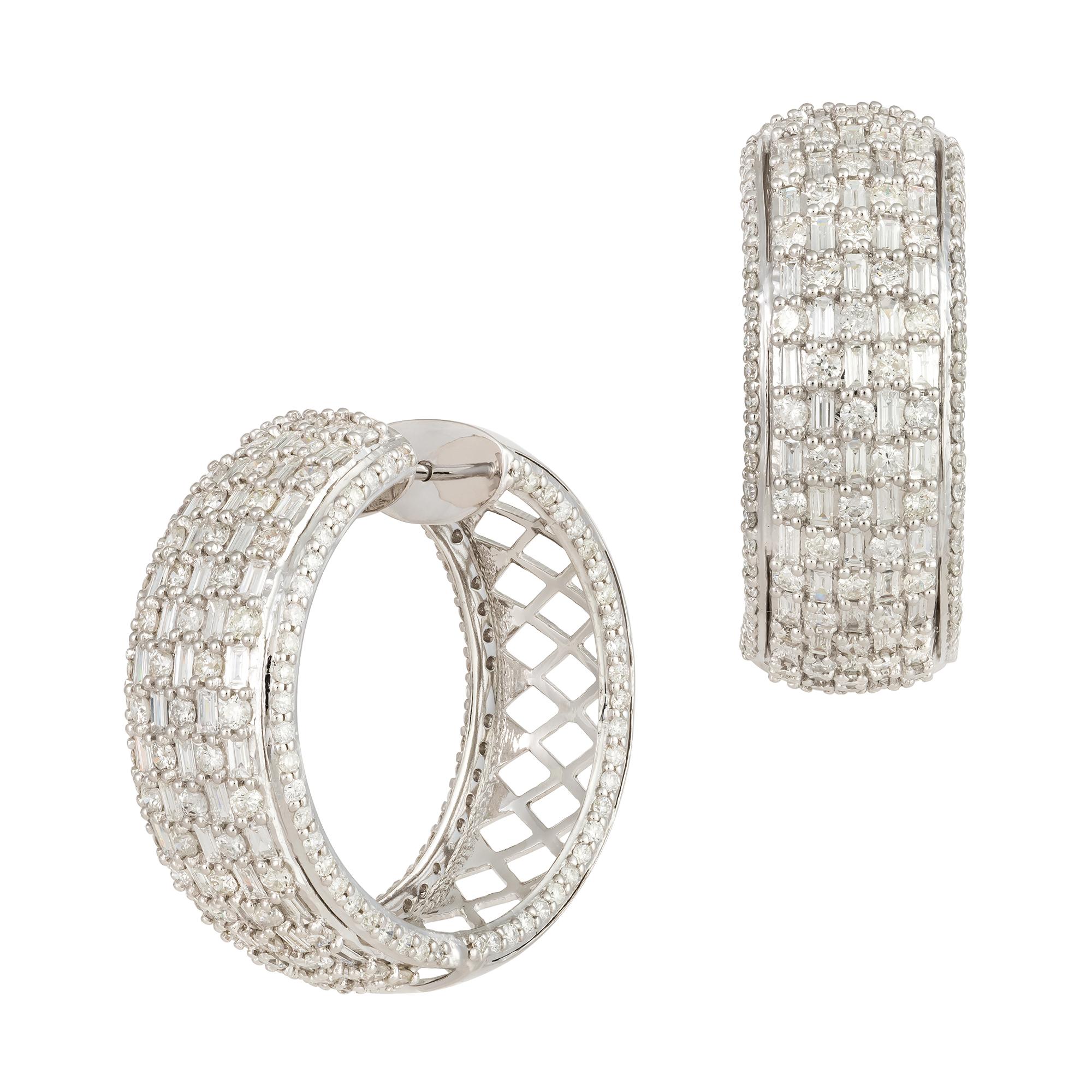 ORECCHINI in oro bianco 18K Diamante 4,43 carati/295 pezzi Baguette affusolata 2,09 carati/84 pezzi