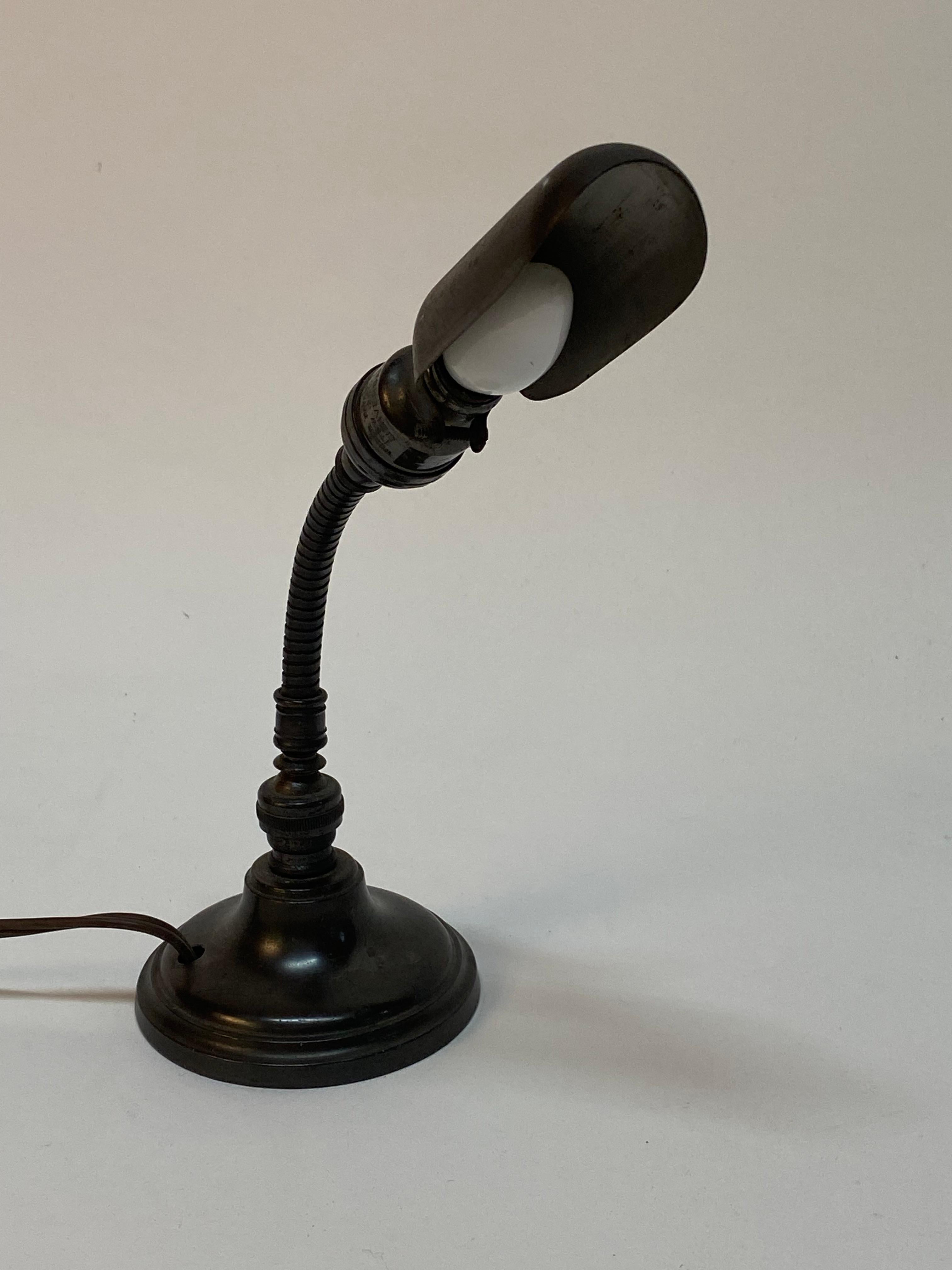Mini Industrial Hubbell Style Goose Neck Work Light (amerikanisch) im Angebot