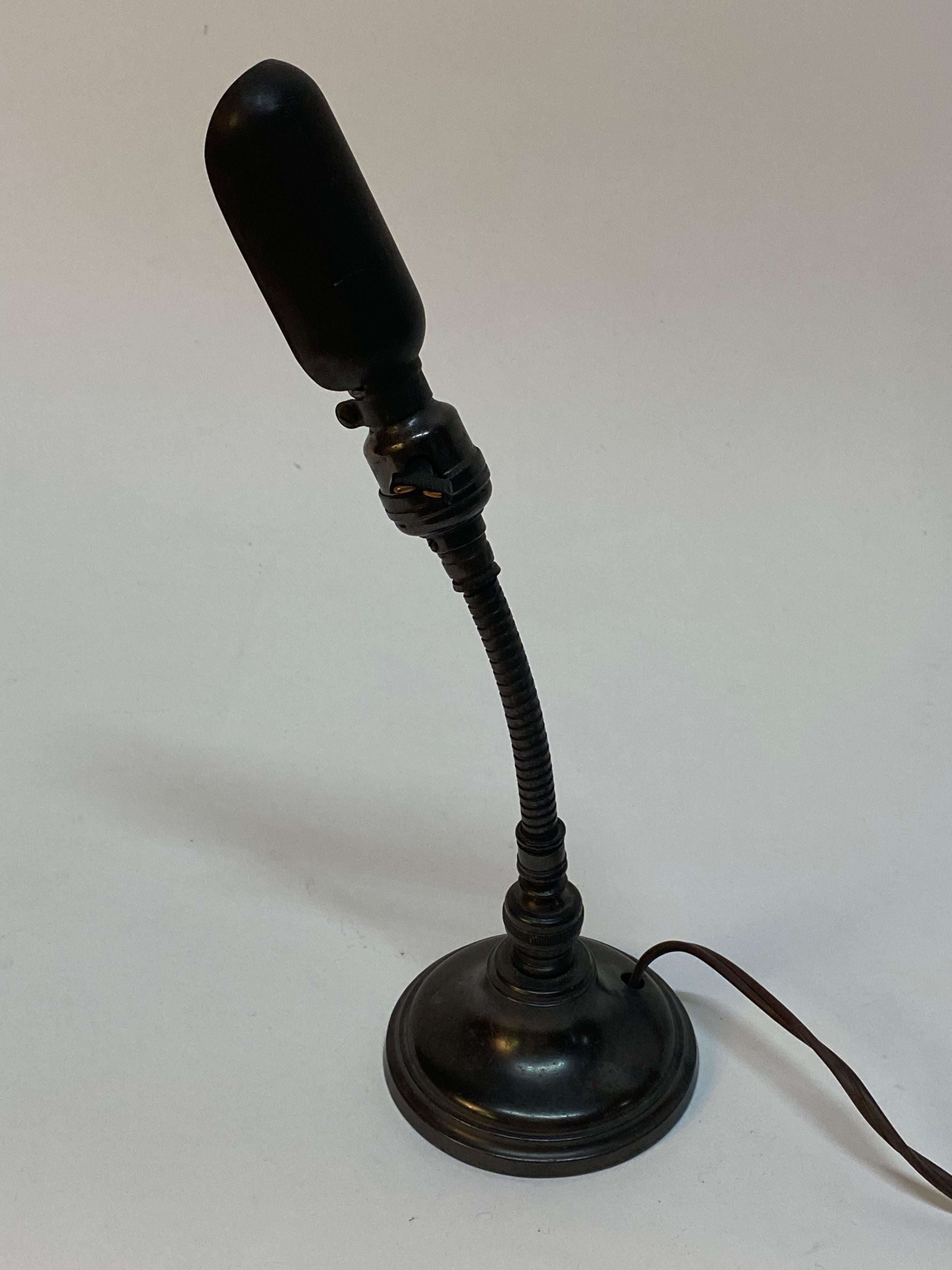 Mini Industrial Hubbell Style Goose Neck Work Light (Frühes 20. Jahrhundert) im Angebot