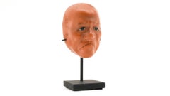 Mini masque japonais en papier mâché monté sur une base en métal peint sur mesure