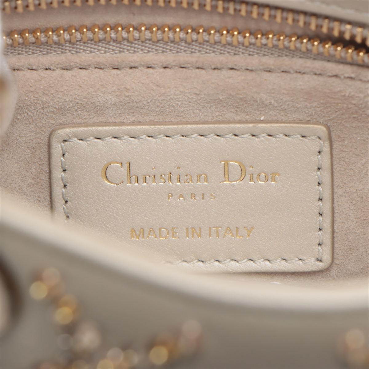 Mini sac Lady Dior platine métallisé en cuir d'agneau cannage avec broderie de perles en vente 9