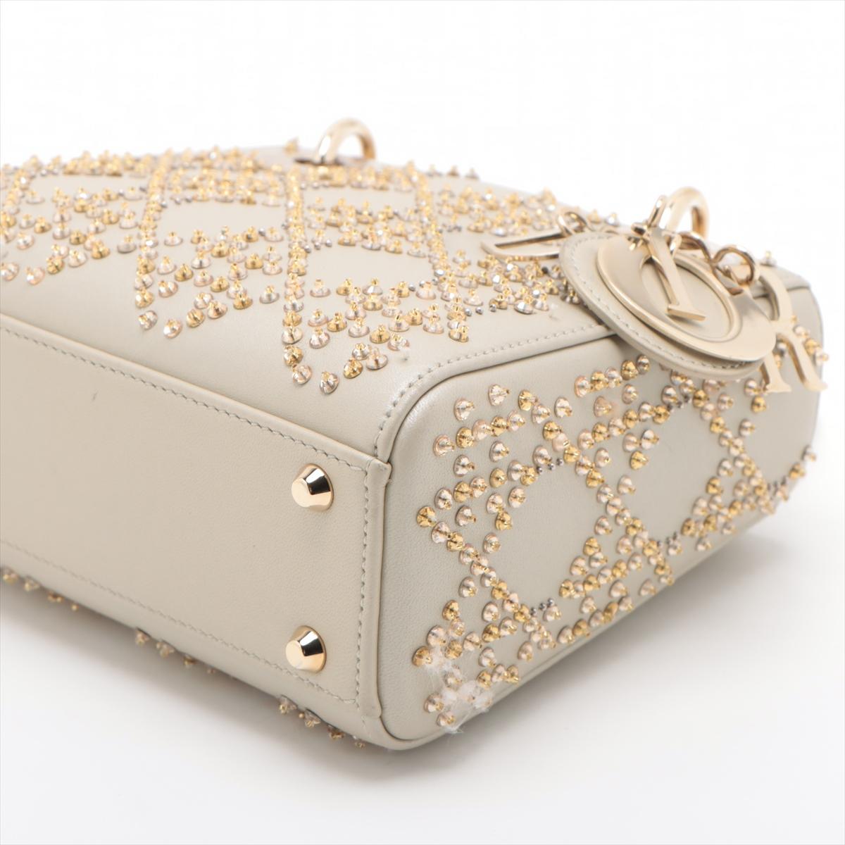 Mini sac Lady Dior platine métallisé en cuir d'agneau cannage avec broderie de perles Pour femmes en vente