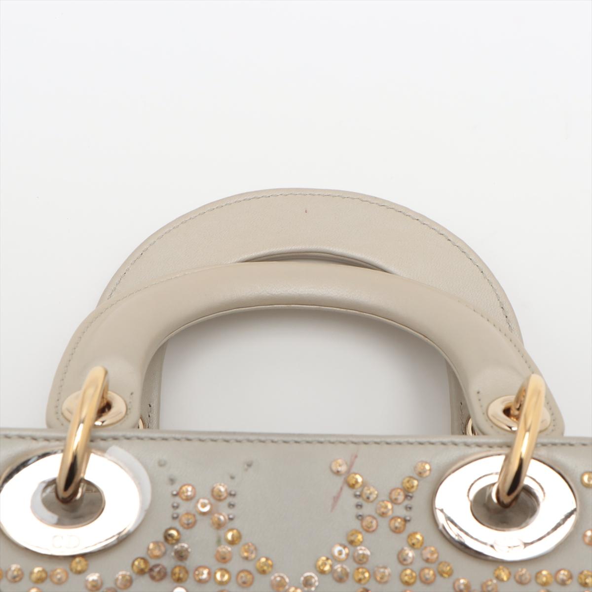 Mini sac Lady Dior platine métallisé en cuir d'agneau cannage avec broderie de perles en vente 1