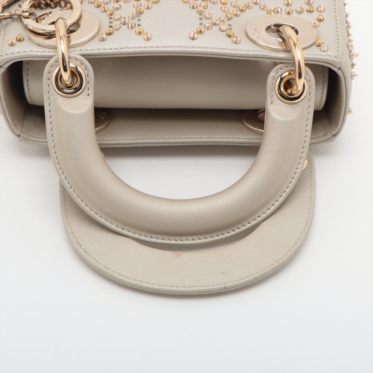 Mini sac Lady Dior platine métallisé en cuir d'agneau cannage avec broderie de perles en vente 2