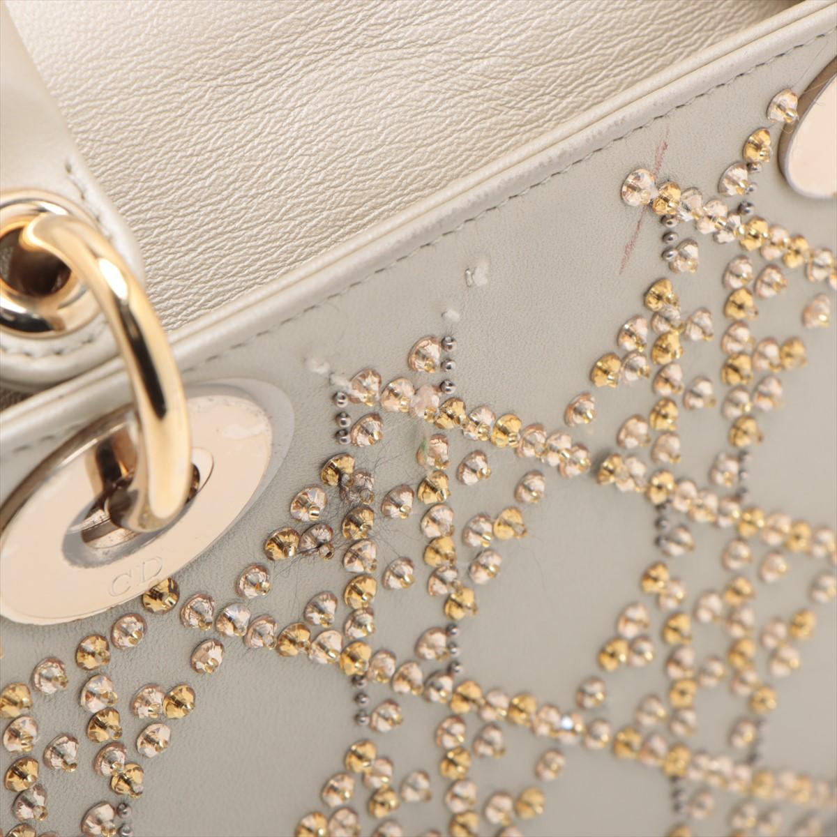 Mini sac Lady Dior platine métallisé en cuir d'agneau cannage avec broderie de perles en vente 3
