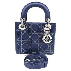 Mini sac à main Lady DIOR en tissu de satin bleu nuit et strass