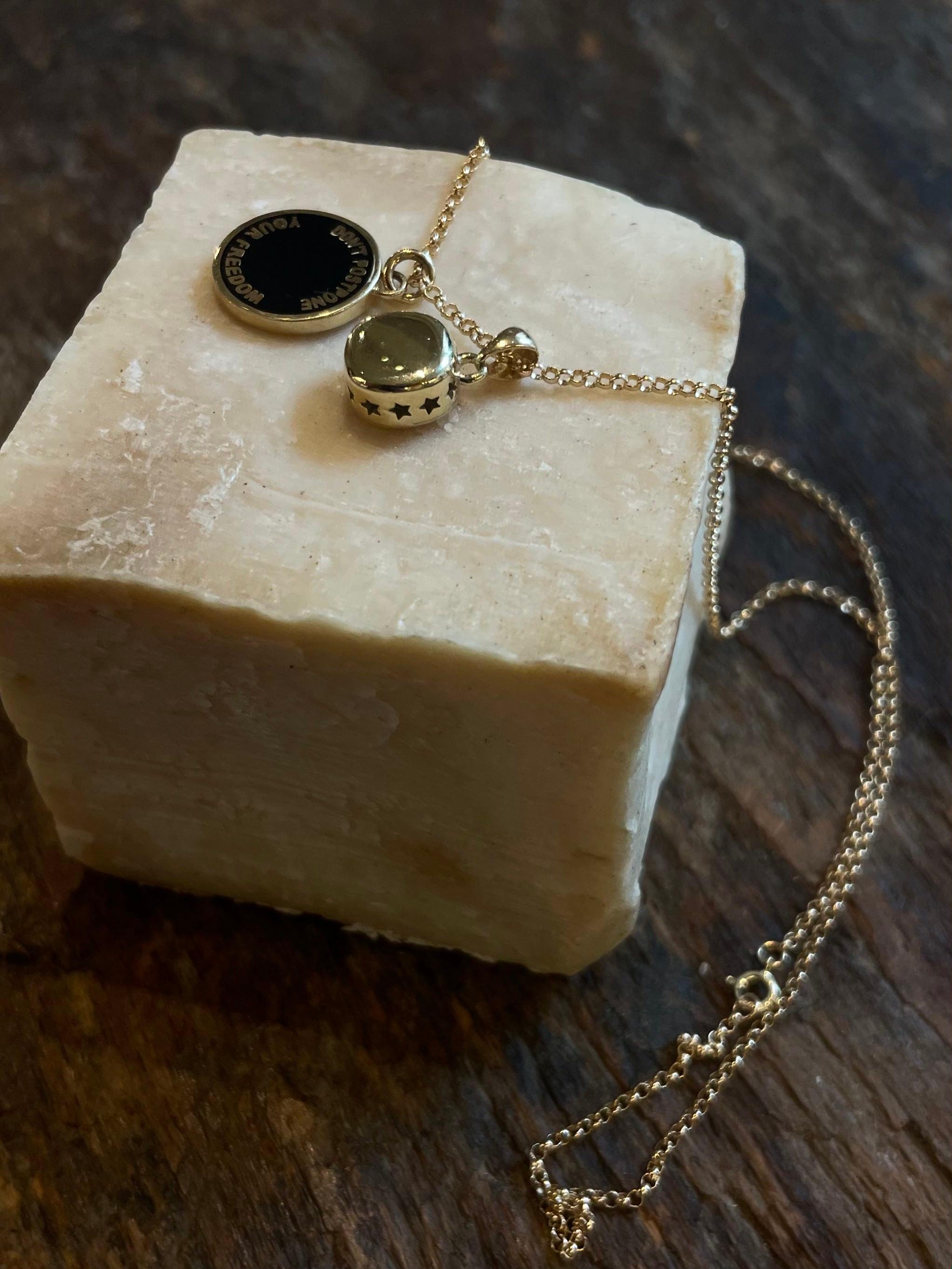Our signature Mini Leo Charm. Created using the Golden Ratio for perfect proportions.

9mm 

 14k yellow gold

 
This piece is sustainably made to order, please allow up to 12 days for shipping.
All sales final.

 
