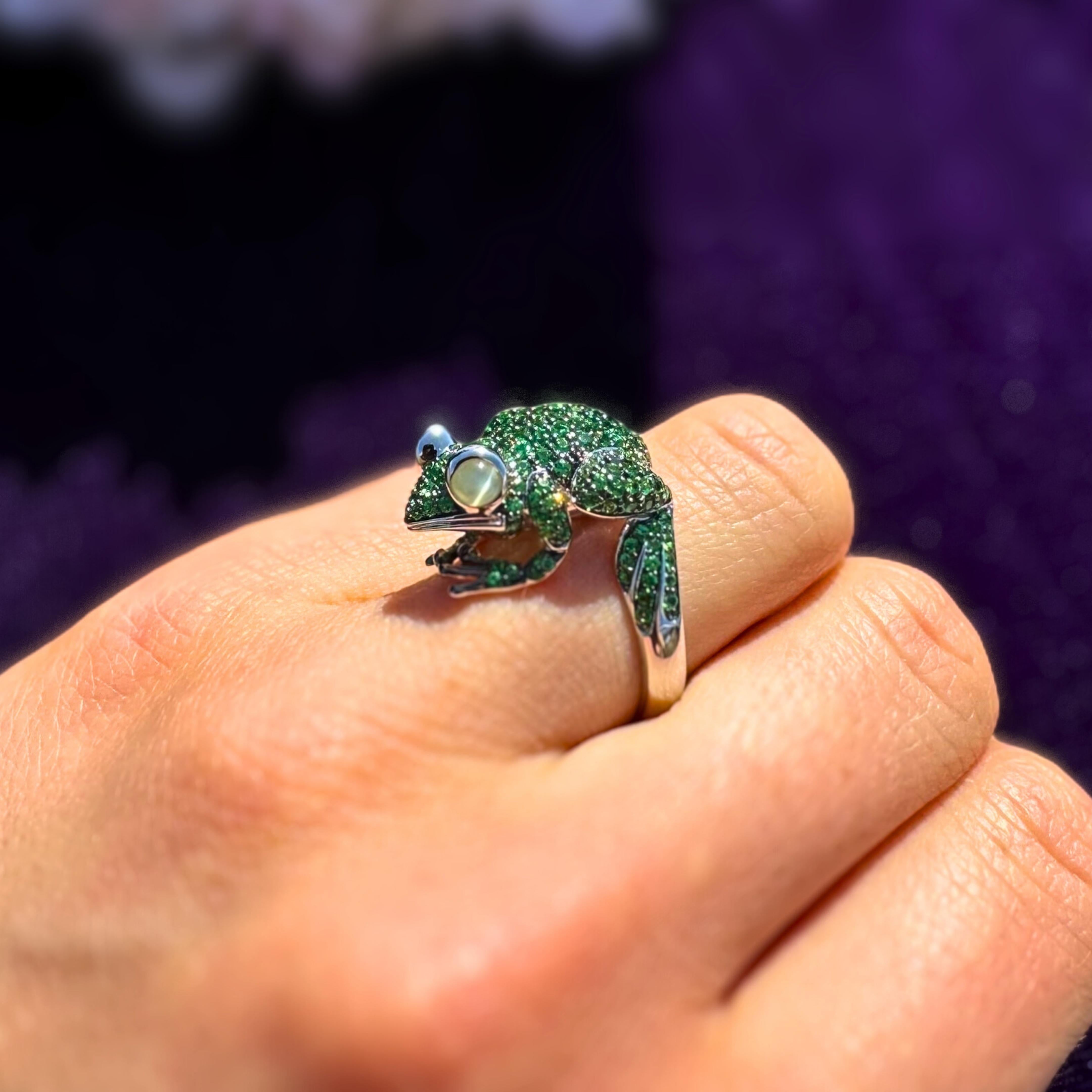 Modern Mini Lucky Frog Amethyst Cat Eye Tsavorite 18K Yellow Gold Exclusive Ring For Sale
