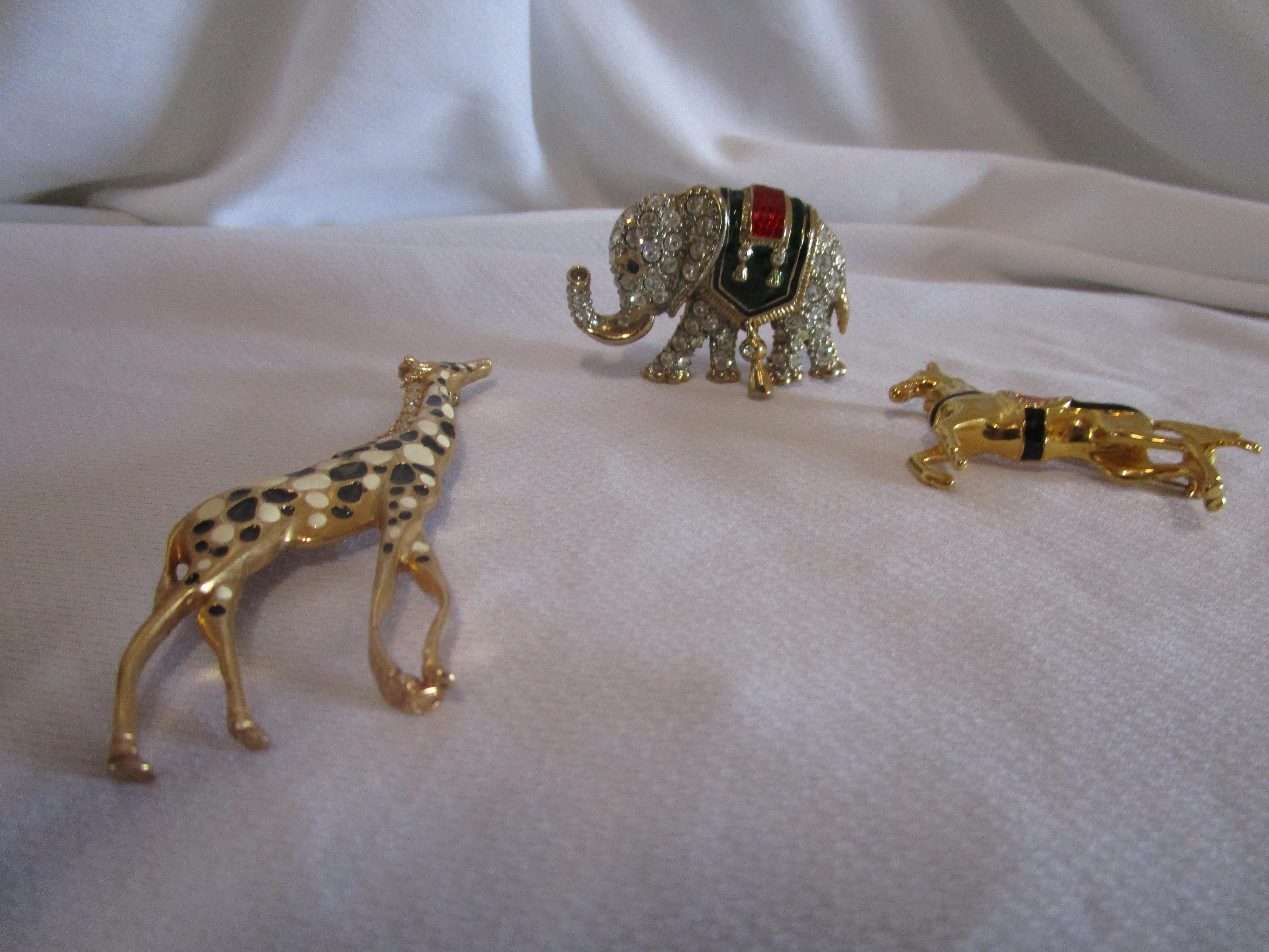 Mini Menagerie: Alfileres de disfraz de jirafa, elefante y caballo, esmalte y brillantes en venta 3