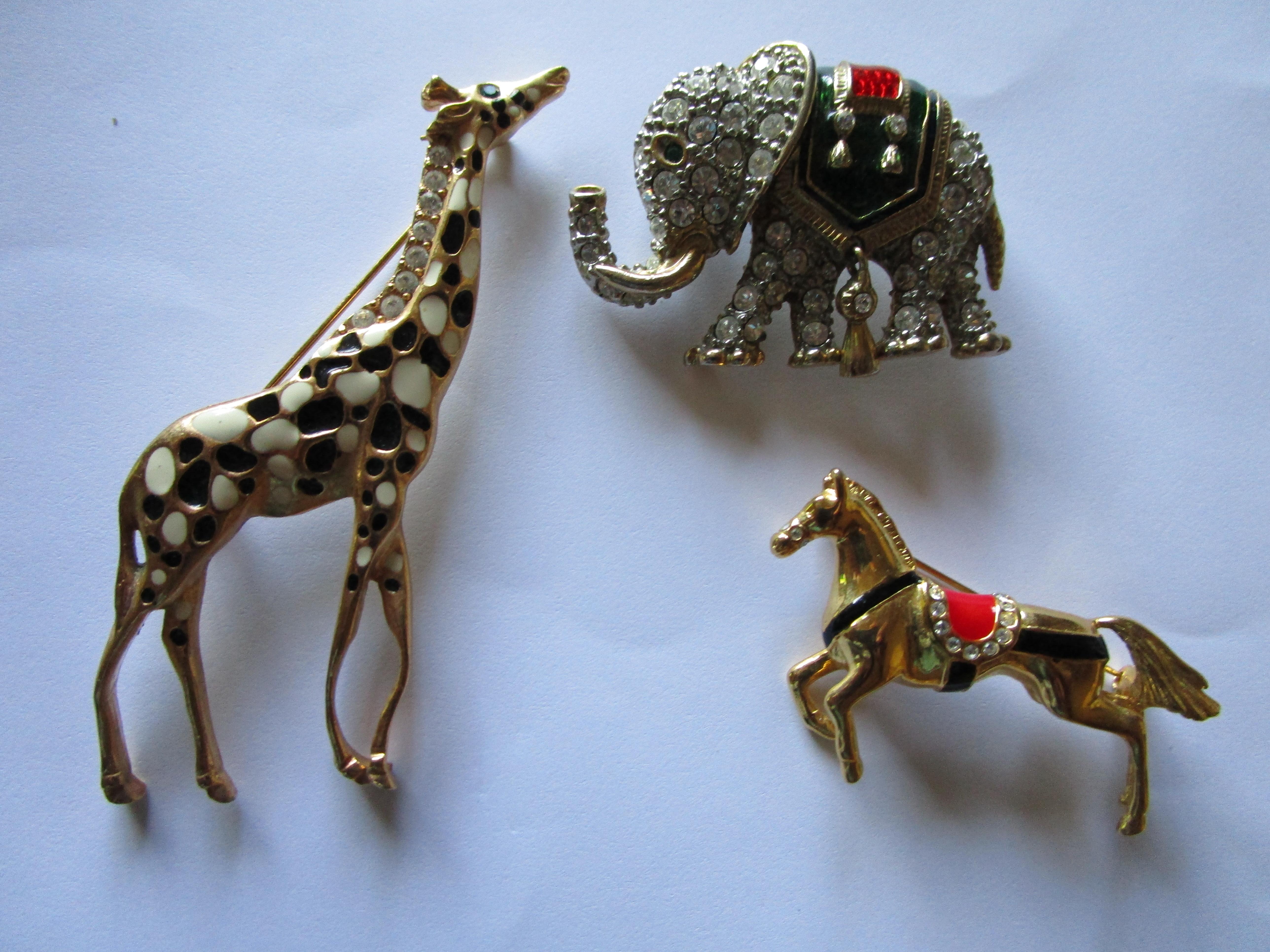 Mini Menagerie: Alfileres de disfraz de jirafa, elefante y caballo, esmalte y brillantes en venta 5