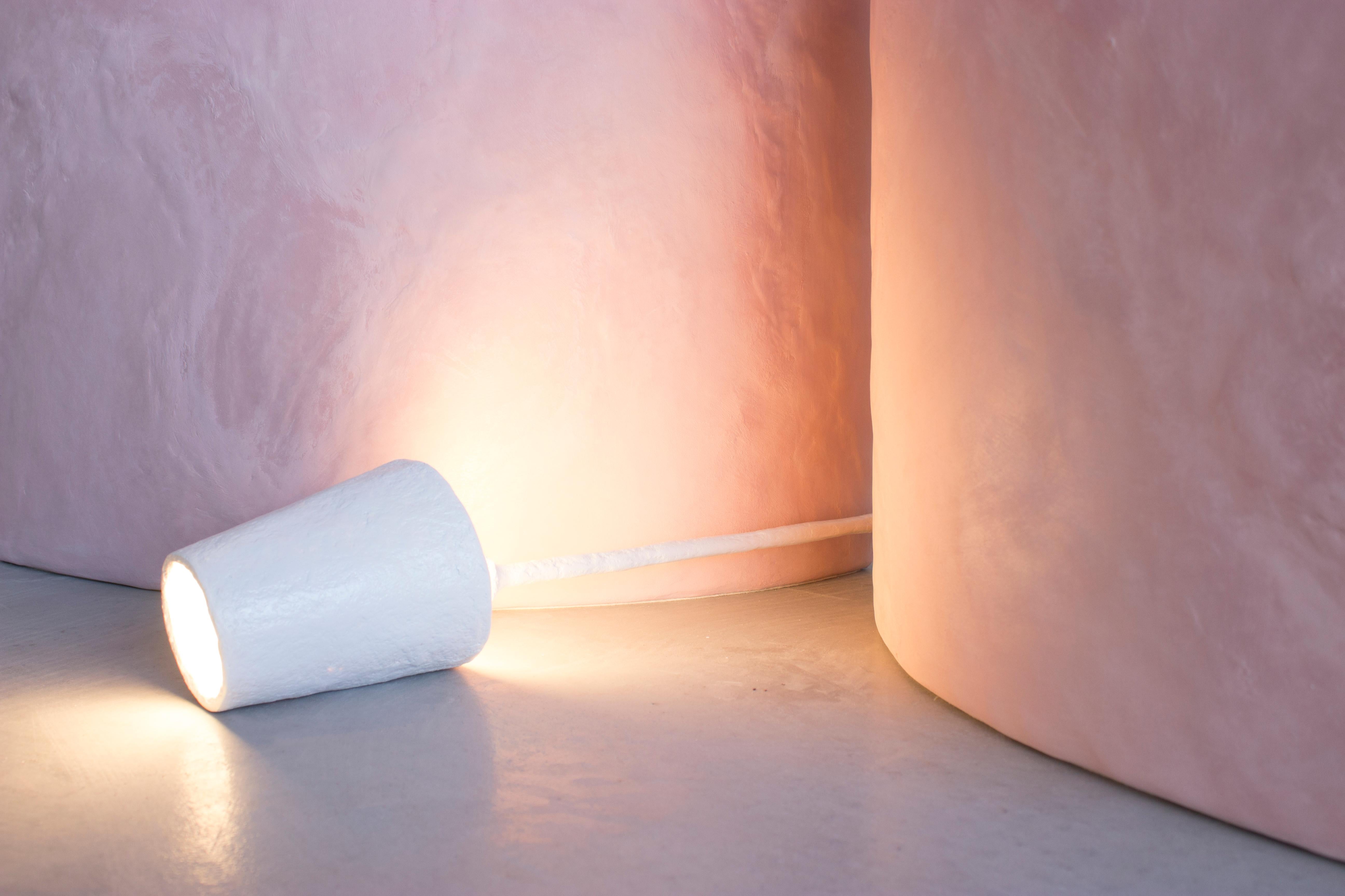 Mini-Metti-Lampe von Bailey Fontaine
2022
Papier-Ton
Weiß
B 5,5