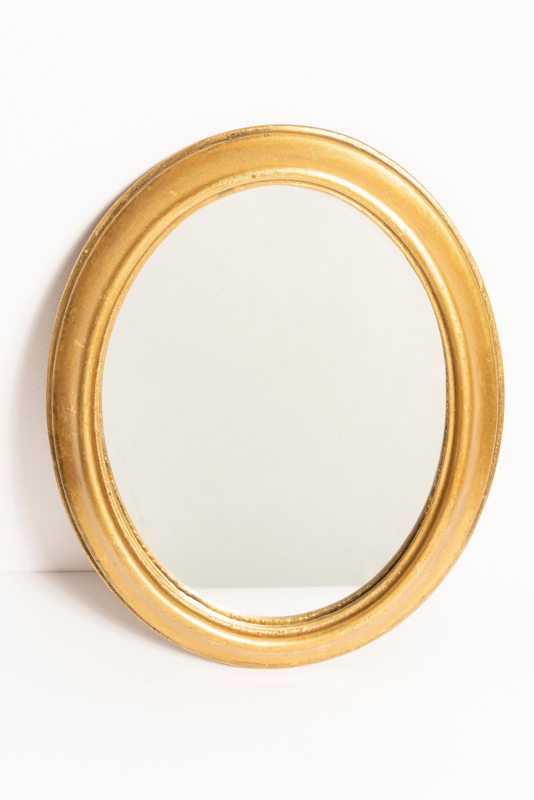 A beautiful small mirror in a golden frame. Produced in 1960s in Italy. The frame is made of wood. Mirror is in very good vintage condition, no damage or cracks in the frame. Original glass. Beautiful piece for every interior! Perfect small gift