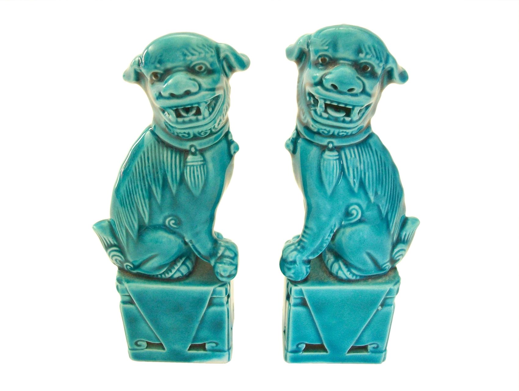 Miniature pair of vintage turquoise glazed ceramic Foo Dogs - molded forms - hand painted glossy glaze - unsigned - China - circa 1980's.

Excellent vintage condition - minor glaze flake / chip to one ear (appears like thin areas of glaze - see
