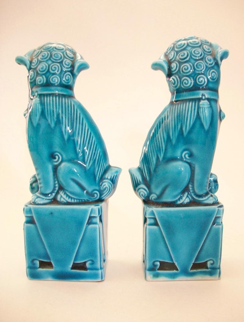 Vernissé Mini paire de chiens Foo en céramique émaillée turquoise - Chine - vers 1980''s en vente