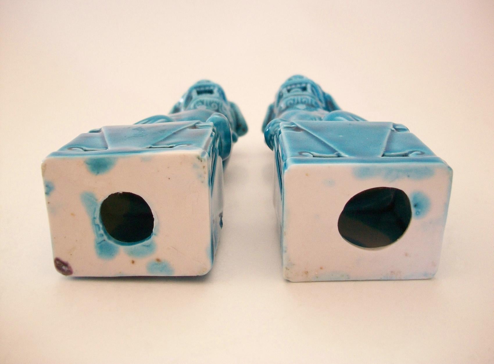 Mini paire de chiens Foo en céramique émaillée turquoise - Chine - vers 1980''s en vente 1
