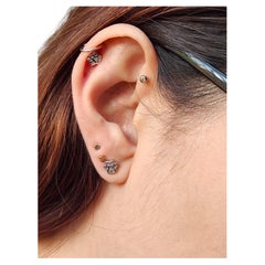 Mini-boucles d'oreilles en or blanc 14K et diamants Paw Print pour piercings multiples