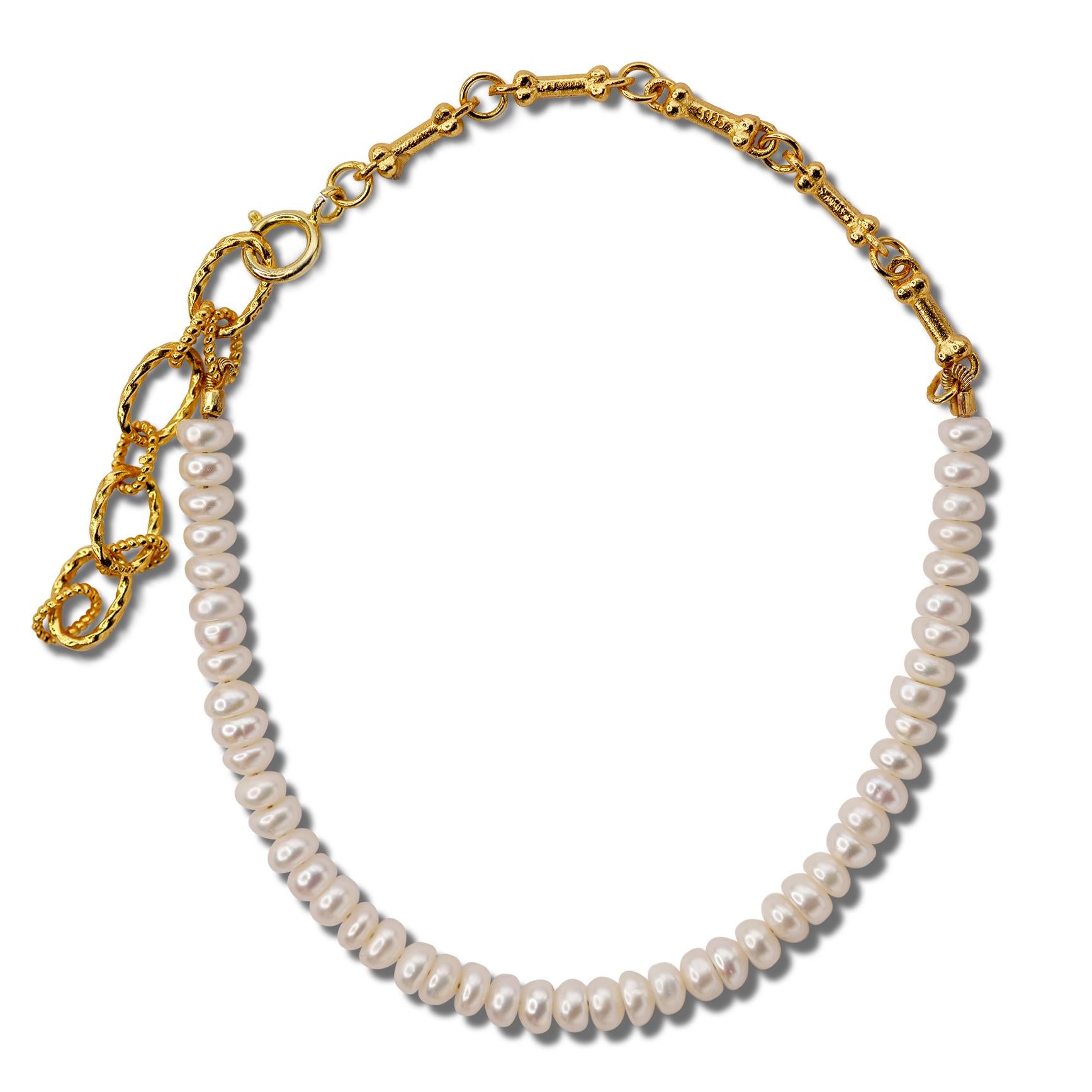 Bracciale a catena con mini perle e osso di cane - by Bombyx House in vendita 1
