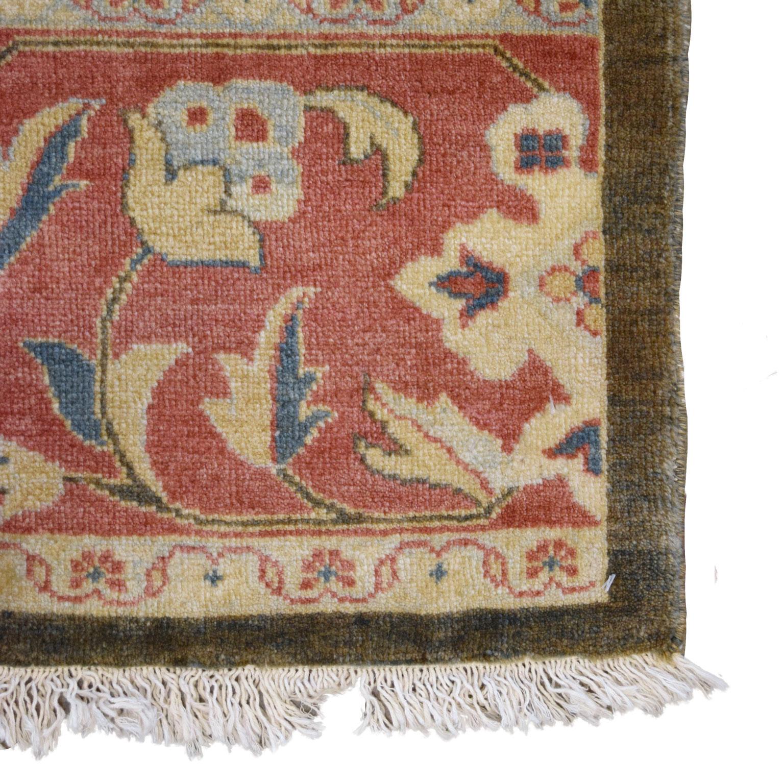 Handgeknüpfter persischer Farahan-Teppich aus Wolle, gelb und rosa, 3' x 4' im Angebot 5
