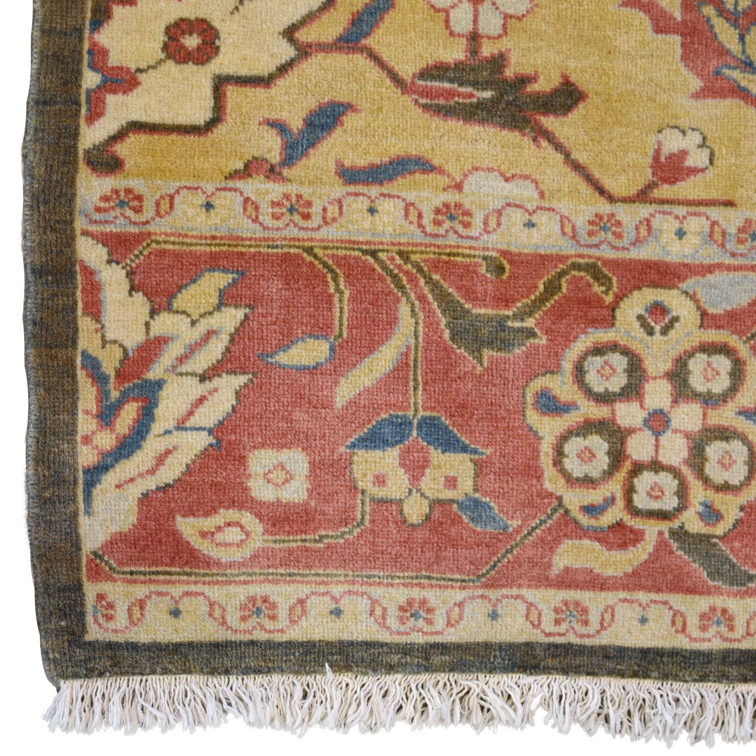 Handgeknüpfter persischer Farahan-Teppich aus Wolle, gelb und rosa, 3' x 4' im Angebot 3