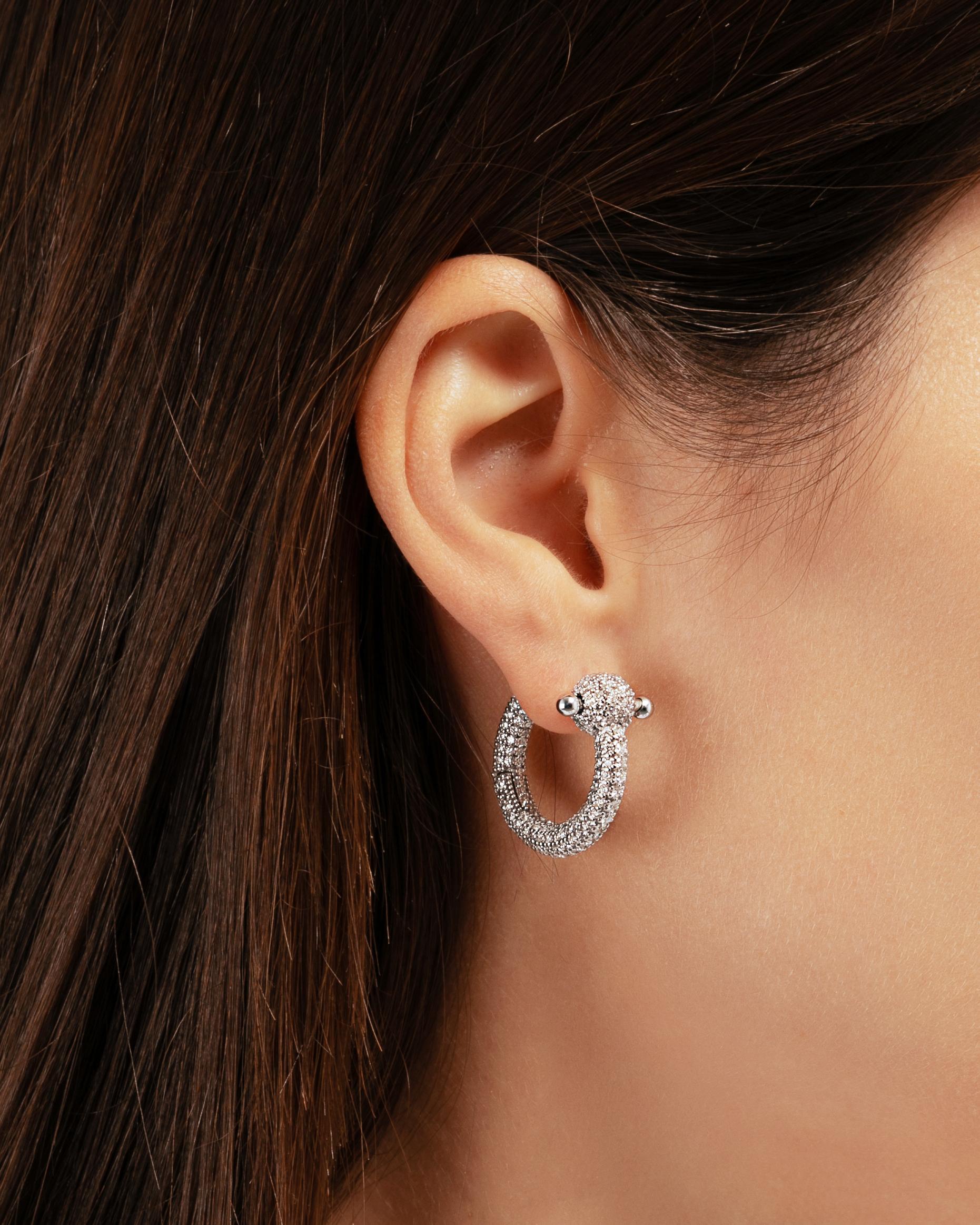 Mini-Piercing-Ohrring Weißgold Vollpavé (Brillantschliff) im Angebot