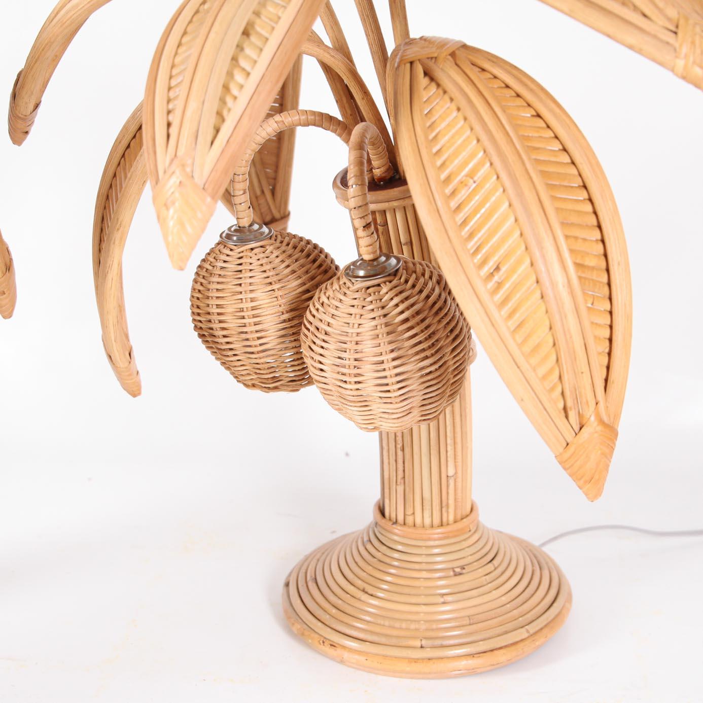 Charmante mini lampe en rotin faite à la main en forme de cocotier - palmier. 
Disponible par paire.
Prix par pièce.
