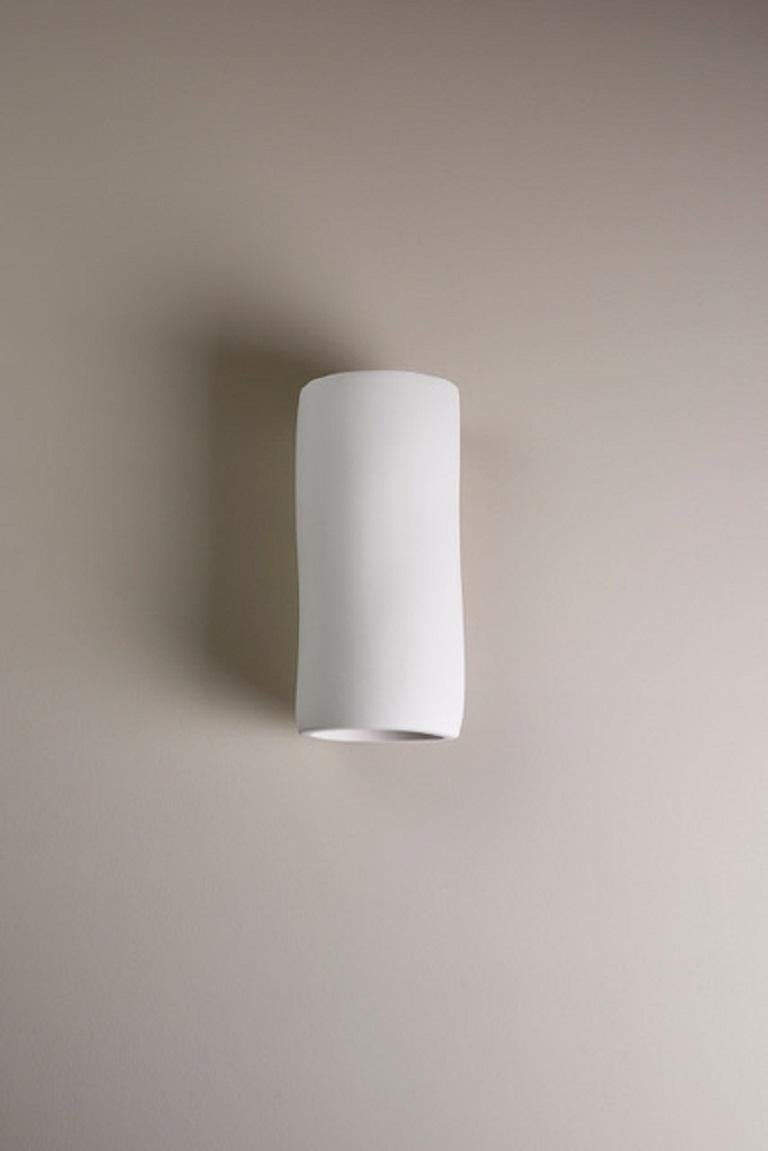 Mini Serenity, Contemporary White Plaster Wall Sconce or Light, Hannah Woodhouse (Organische Moderne) im Angebot
