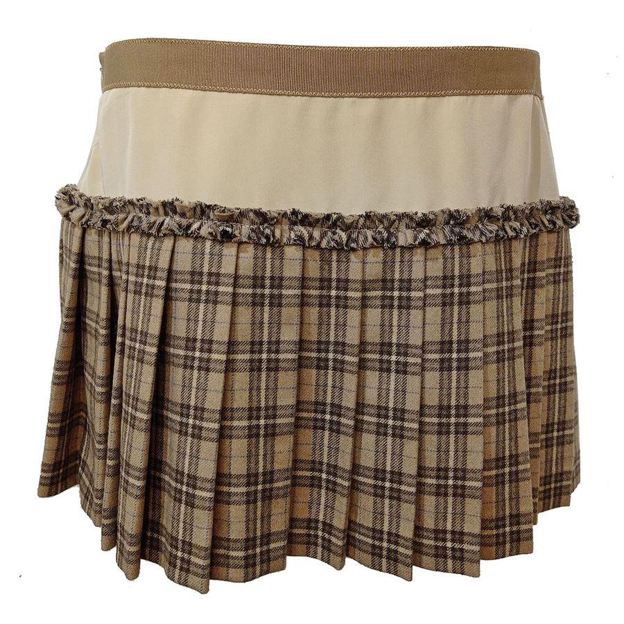 D&G Wool (62%) polyamide (26%) and silk Tartan pattern Beige color Total length cm 33 (1299 inches) Waist cm 42 (1655 inches)
