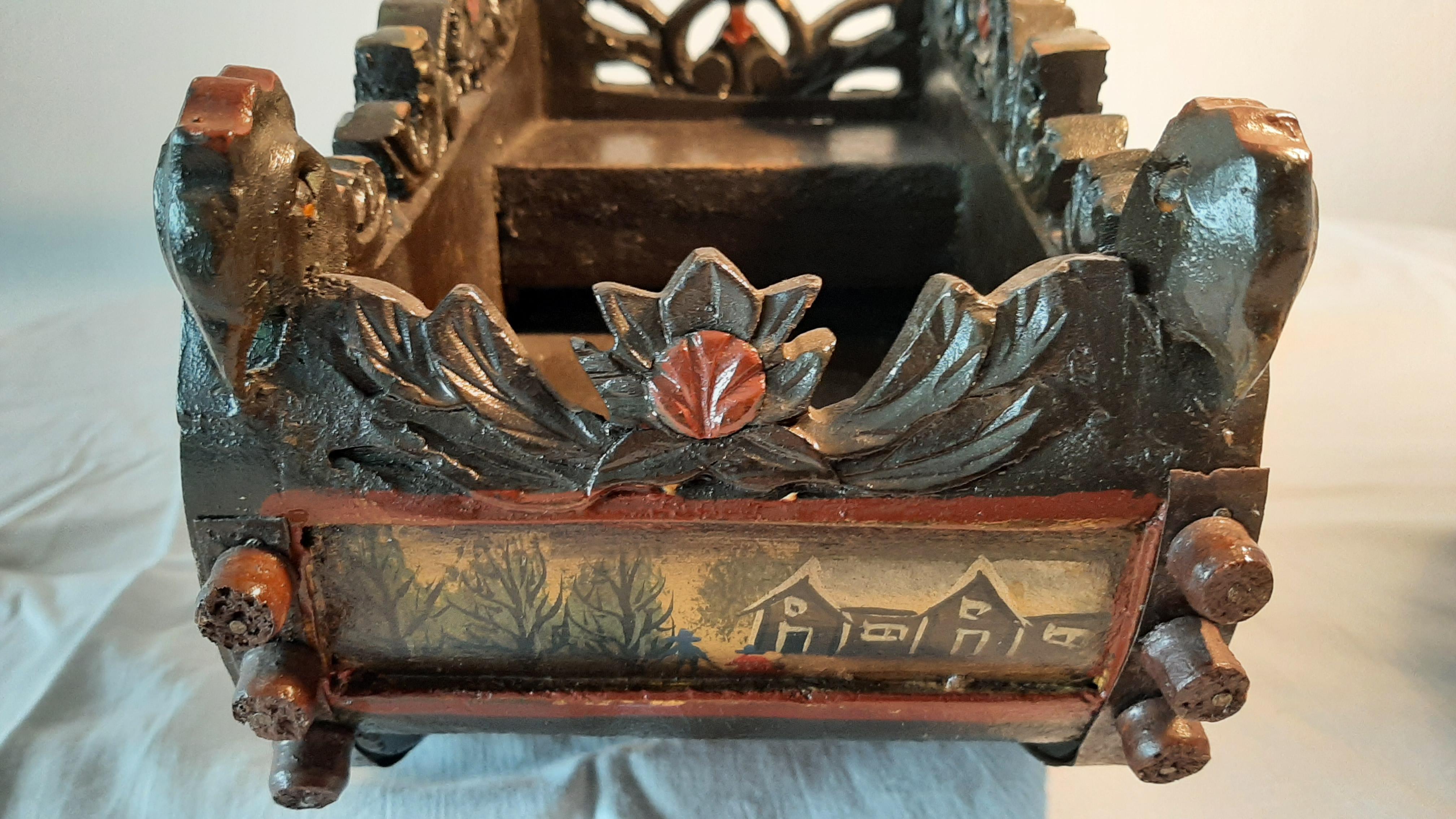 Mini slegde ou traîneau, cadeau de Noël idéal,  avec des scènes d'hiver peintes à la main en vente 6