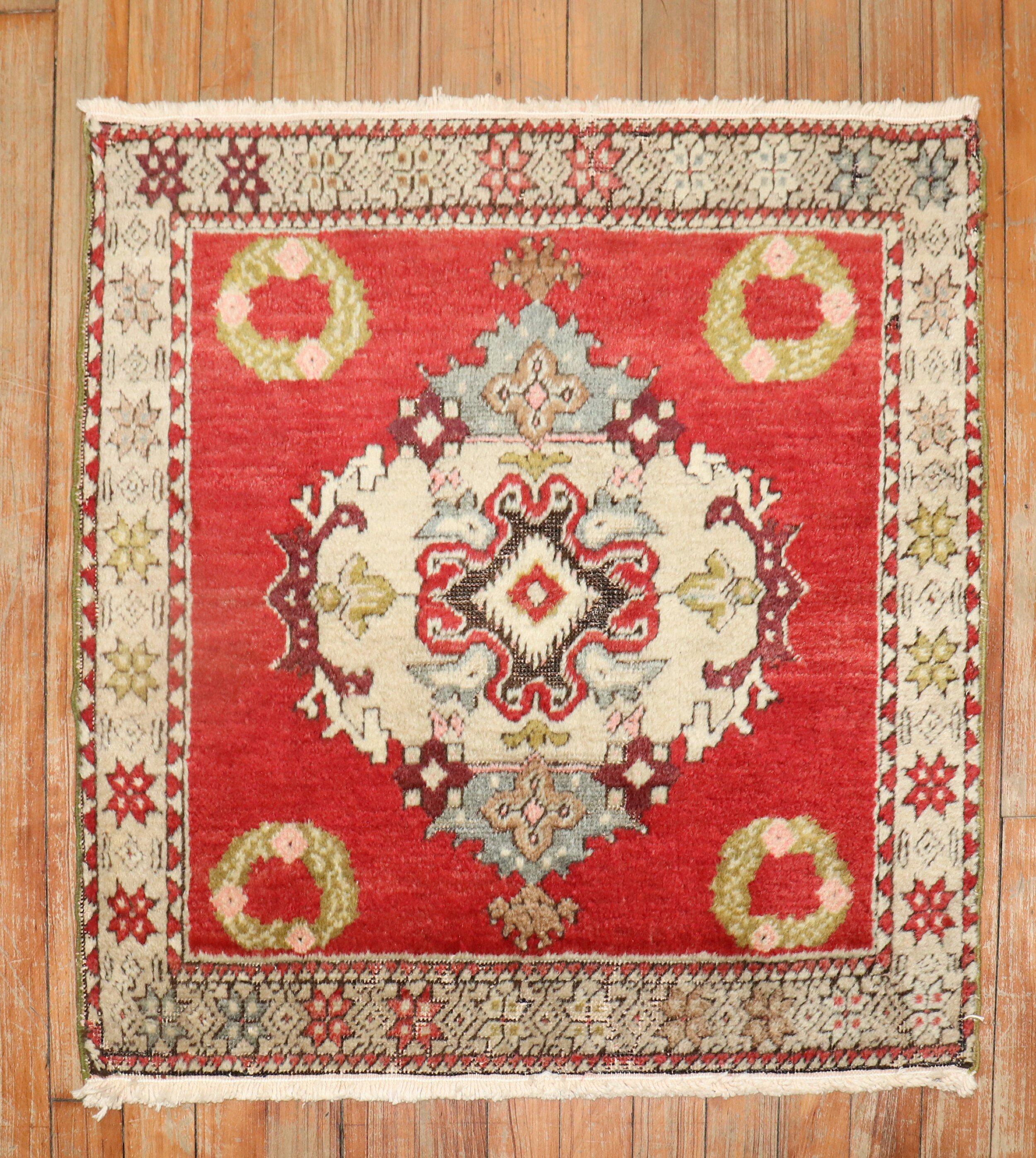 Mid-20th-century Turkish square Rug in red

Measures: 2'4