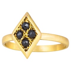 Mini bague textile en diamant noir